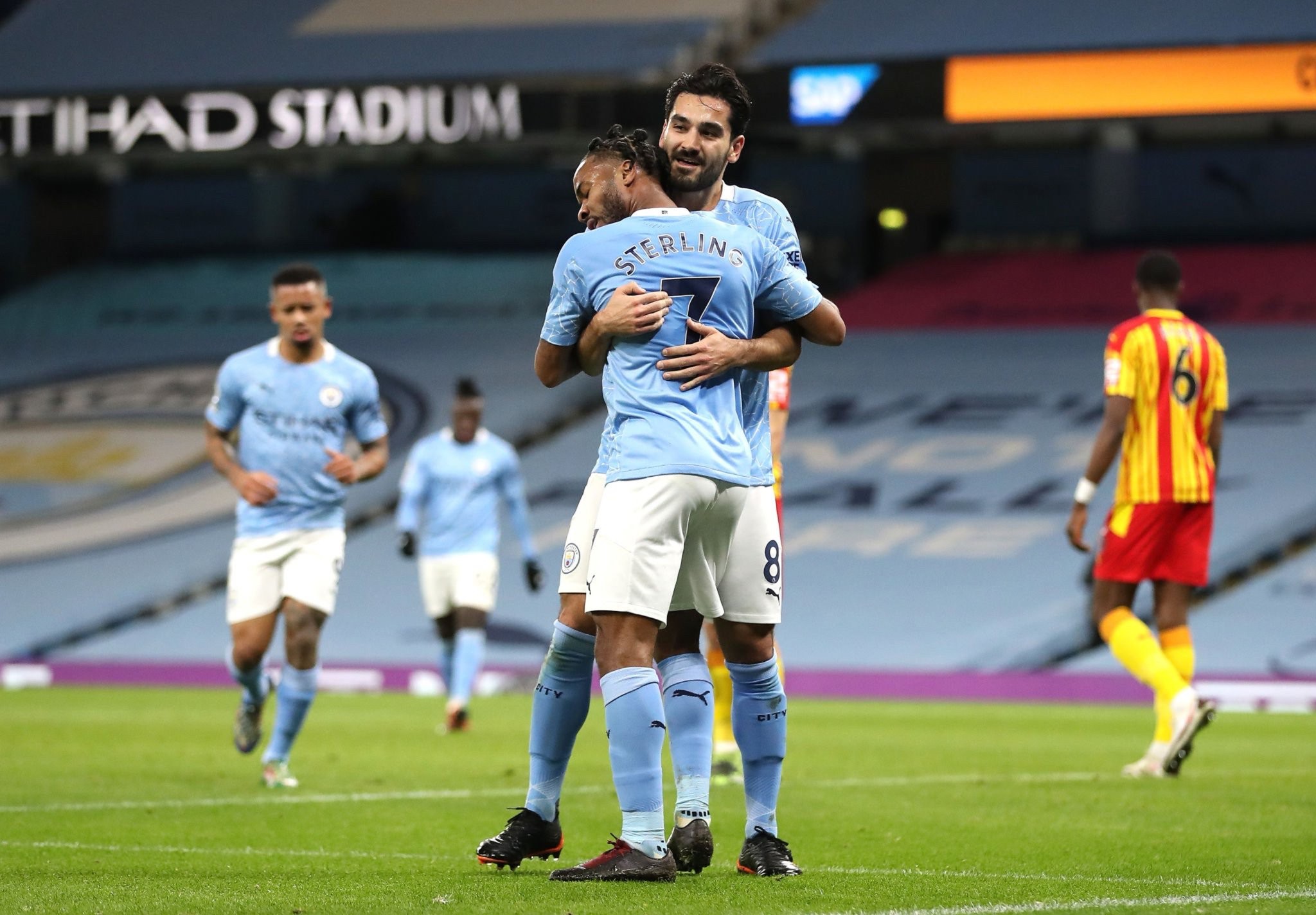 更展示了中 更展示了中